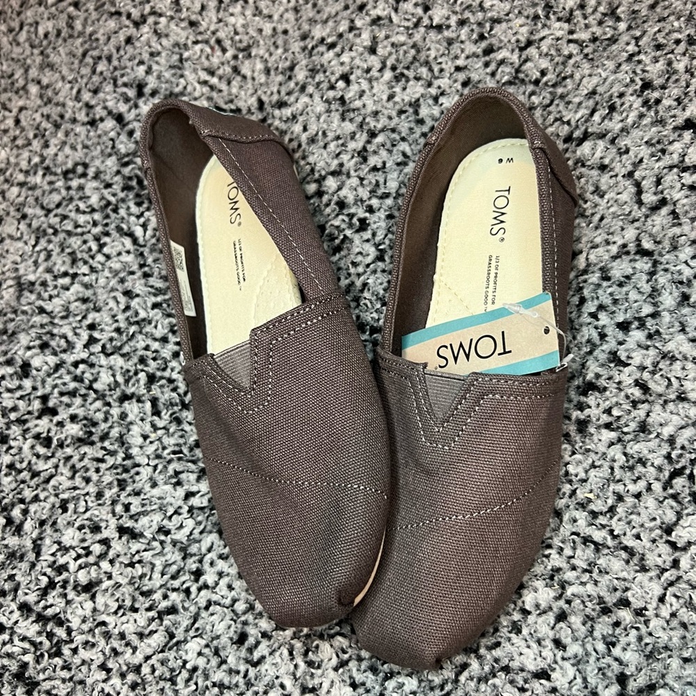 NWOT Toms flats